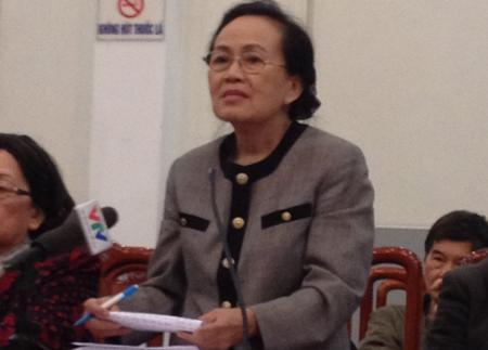 Nguyên Giám đốc Nông trường Sông Hậu, bà Trần Ngọc Sương đề nghị dự thảo
 sửa đổi Hiến pháp 1992 cần làm rõ quyền sở hữu đất đai của các thành 
phần kinh tế tư nhân 