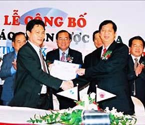 Quang cảnh lễ ký kết chuyển nhượng cổ phần của Eximbank cho Kinh Đô - Ảnh do Kinh Đô cung cấp.