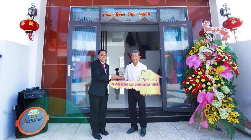 Một trong những cư dân đầu tiên nhận bàn giao nhà phố tại Khu đô thị The Viva City.