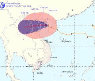 Hồi 13h trưa nay, vị trí tâm bão số 10 cách bờ biển các tỉnh Quảng Ninh – Hà Tĩnh khoảng 190 km về phía Đông.