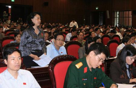 Tại diễn đàn Quốc hội, bà Yến là một trong số không nhiều các vị đại biểu mới xuất hiện khá nhiều tại các phiên thảo luận và chất vấn.