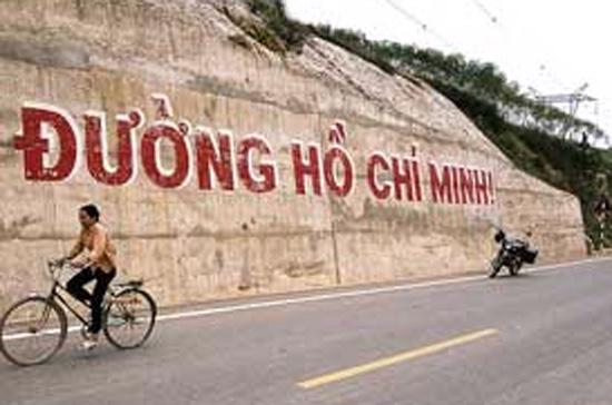 Với chiều dài 3.167 km, đường Hồ Chí Minh là tuyến đường bộ dài nhất Việt Nam. 