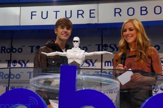 Justin Bieber muốn robot có mái tóc giống mình - Ảnh: Engadget.