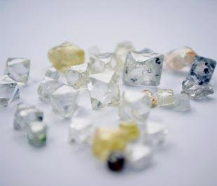 Tính ra, mỗi tháng, Alrosa tích thêm số kim cương có tổng trọng lượng lên tới 3 triệu carat.