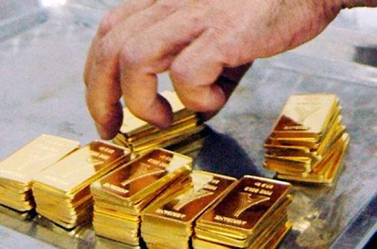 Hiện tượng "hai giá" với khoảng cách lớn tiếp tục thể hiện trên thị trường vàng Việt Nam.