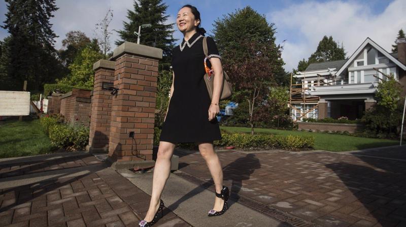Bà Mạnh Vãn Chu, hiện được tại ngoại và bị quản thúc một phần tại tư gia, rời căn nhà tại Vancouver của mình để tham dự một phiên tòa vào ngày 24/9/2019 - Ảnh: AP.