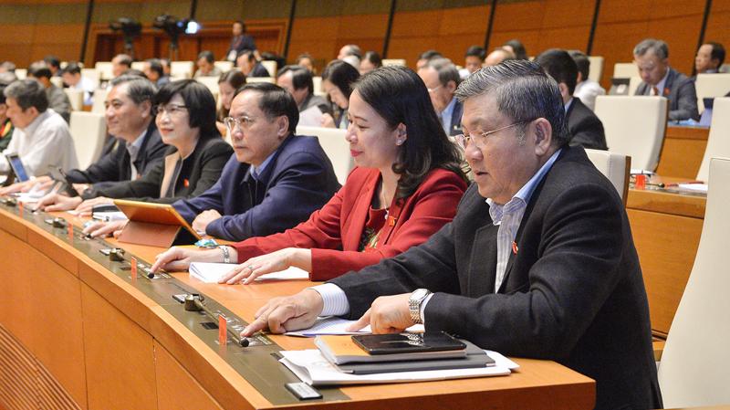 Đại biểu Quốc hội biểu quyết thông qua Nghị quyết về tổ chức chính quyền đô thị tại Tp.HCM, sáng 16/11 - Ảnh: Quochoi.vn