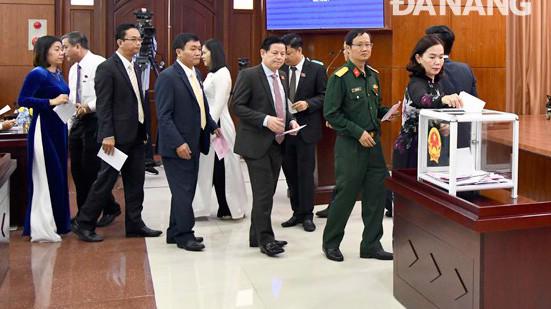 Hội đồng nhân dân thành phố Đà Nẵng lấy phiếu tín nhiệm 24 chức danh.