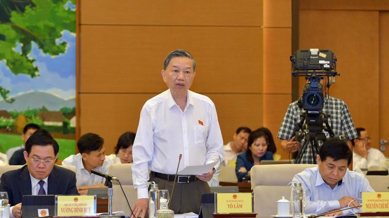 Bộ trưởng Bộ Công an Tô Lâm trả lời chất vấn - Ảnh: Quang Phúc 