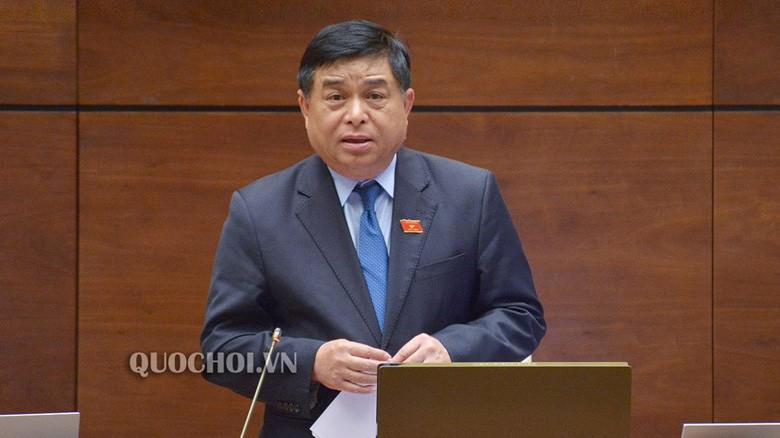 Bộ trưởng Bộ Kế hoạch và Đầu tư Nguyễn Chí Dũng giải trình trước Quốc hội