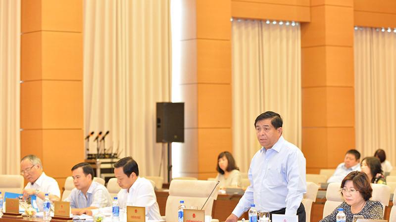 Bộ trưởng Nguyễn Chí Dũng trình bày tờ trình dự án luật.