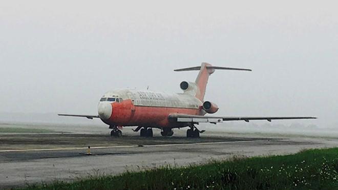 Tàu bay Boeing 727-200 bị bỏ lại sân bay Nội Bài từ năm 2007 từng thuộc sở hữu của Hãng hàng không Royal Khmer Airlines (Campuchia).
