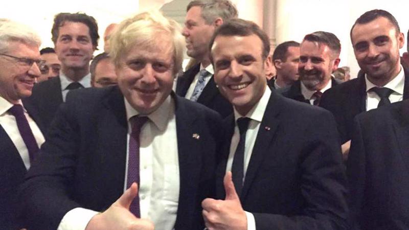 Ngoại trưởng Anh Boris Johnson và Tổng thống Pháp Emmanuel Macron - Ảnh: Twitter/BorisJohnson.