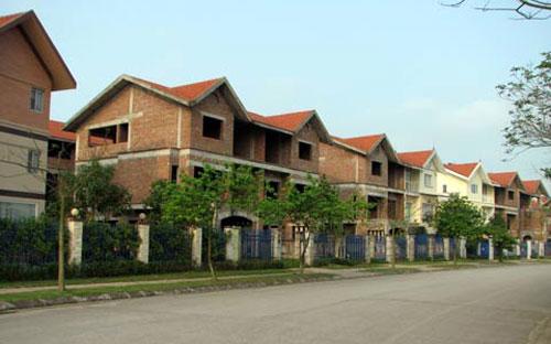 Thị trường biệt thự Hà Nội hiện có khoảng 13.000 căn, trong đó nhiều dự án vùng ven như Hoài Đức, Mê Linh không có người hỏi mua.<br>