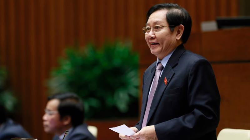 Bộ trưởng Bộ Nội vụ Lê Vĩnh Tân trả lời chất vấn - Ảnh: Quang Phúc 
