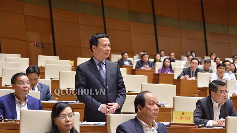 Bộ trưởng Bộ Thông tin và truyền thông Nguyễn Mạnh Hùng trả lời chất vấn.
