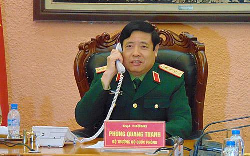 Bộ trưởng Quốc Phòng Việt Nam Phùng Quang Thanh điện đàm với Bộ trưởng Quốc phòng Trung Quốc Thường Vạn Toàn, sáng 31/12.<br>