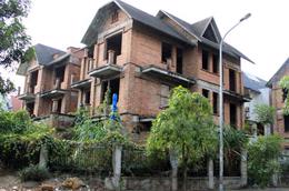 Những ngôi biệt thự bị "lãng quên" tại khu đô thị mới Văn Quán (Hà Đông, Hà Nội).