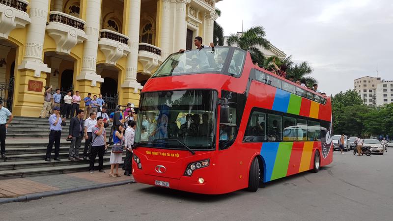 Xe buýt 2 tầng chạy thử nghiệm ở Hà Nội.
