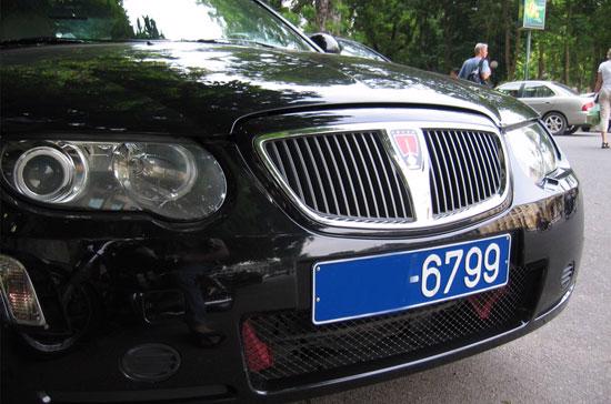 Tính đến ngày 24/6/2010, số lượng ôtô công trên cả nước đã đạt con số 25.662 chiếc, trị giá 12.739 tỷ đồng - Ảnh: Việt Tuấn.
