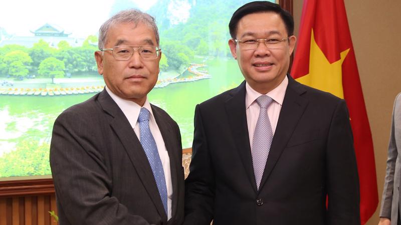 Phó thủ tướng Vương Đình Huệ tiếp Phó Chủ tịch điều hành Tập đoàn Mitsubishi Hiroshi Sakuma.