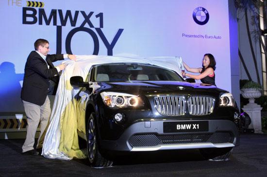 Khách hàng mua xe BMW X1 trong tháng 2 và 3/2011 sẽ được hỗ trợ 50% bảo hiểm thân xe trị giá 11-15 triệu đồng - Ảnh: Đức Thọ.