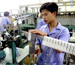 Lĩnh vực công nghiệp có quy mô lao động lớn nhất với 102 lao động/cơ sở, gấp gần 3 lần mức bình quân - Ảnh: Việt Tuấn.