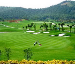 Quang cảnh sân golf Đồng Mô, Hà Nội.