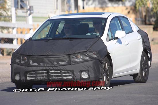 Honda Civic 2012 lộ diện trên đường thử - Ảnh: Autoblog.