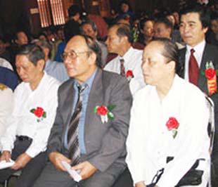 Một buổi lễ phong hàm giáo sư, phó giáo sư năm 2006.