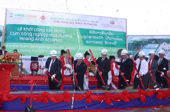 Lễ khởi công xây dựng cụm công nghiệp mía đường Hoàng Anh Attapeu.