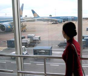 Trước kế hoạch cạnh tranh mạnh mẽ của các hãng hàng không quốc tế, các hãng hàng không trong nước cũng bắt đầu “tăng ga” - Ảnh: Việt Tuấn.
