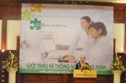 Ông Nguyễn Tuấn Quang “kiến trúc sư” giới về các tiện ích của Hệ thống y tế thông minh tại lễ ra mắt.