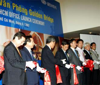 Lễ khai trương văn phòng đại diện của Golden Bridge.