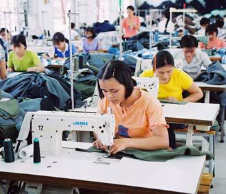 Nếu tính cả sự đóng góp của yếu tố số lượng vốn đầu tư và sự đóng góp của yếu tố số lượng lao động, thì hai yếu tố này đã đóng góp trên ba phần tư tổng tốc độ tăng trưởng kinh tế của Việt Nam.