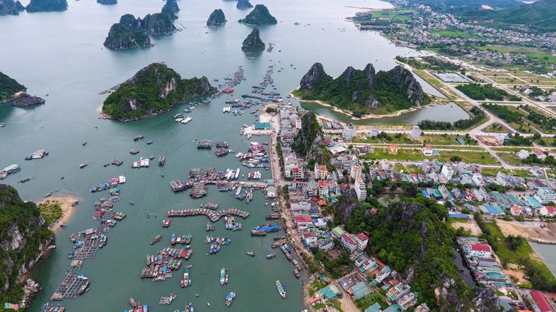 Một cảng biển nằm tại huyện Vân Đồn, tỉnh Quảng Ninh. Việt Nam sẽ có ba đơn vị hành chính - kinh tế đặc biệt: Vân Đồn (Quảng Ninh), Phú Quốc (Kiên Giang) Bắc Vân Phong (Khánh Hoà) - Ảnh: Zing.