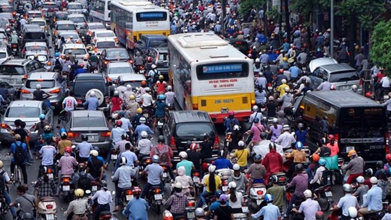 Có ý kiến cho rằng, câu chuyện cấm xe máy tại Hà Nội như một vòng luẩn quẩn.