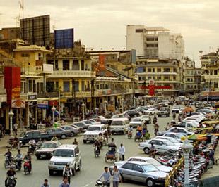 Với dân số 14,7 triệu người, thu nhập bình quân 600 USD/người/năm, Campuchia được đánh giá là thị trường khá tiềm năng của hàng hoá Việt Nam. 