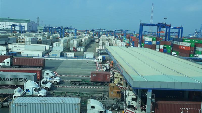 Đại biểu Quốc hội Trần Văn Minh (Quảng Ninh) dẫn số liệu đến tháng 9/2018 có tới hơn 15.000 container tồn lưu với 274 tổ chức đứng tên, trong đó có đến 58% tổ chức không có giấy xác nhận đủ điều kiện nhập khẩu.