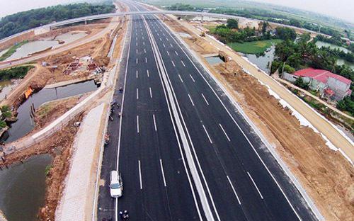 &nbsp;Theo quy hoạch đường cao tốc đã được Thủ tướng phê duyệt, đến năm 2020, định hướng đến 2030, Việt Nam sẽ có trên 6.400 km đường cao tốc, trong đó cao tốc Bắc - Nam được quy hoạch hai tuyến với tổng chiều dài khoảng 3.083 km gồm: tuyến cao tốc Bắc - Nam phía Đông, tổng chiều dài 1.814 km; tuyến cao tốc Bắc - Nam phía Tây, tổng chiều dài là 1.269 km.<br>