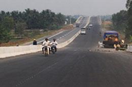 Dự án đường cao tốc Tp. HCM -  Trung Lương có chiều dài toàn tuyến là 61,9km, vận tốc thiết kế 120km/giờ.
