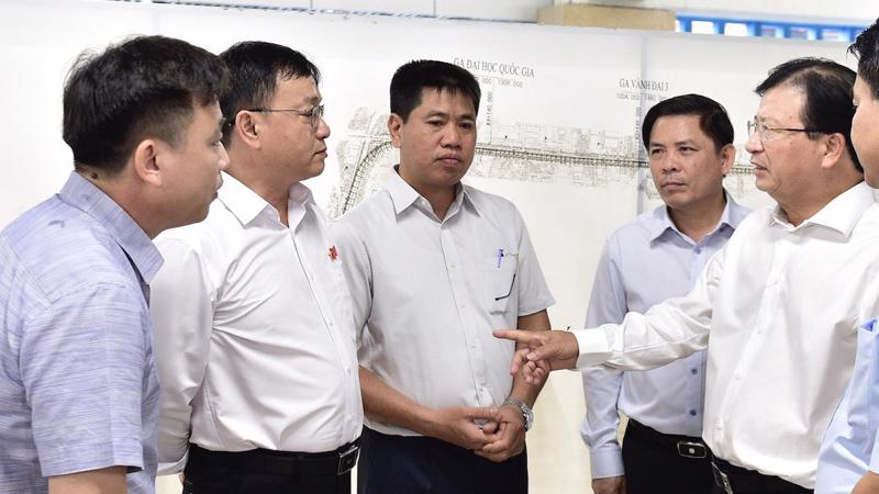 Phó thủ tướng yêu cầu Tổng thầu cam kết về an toàn của hệ thống đường sắt Cát Linh-Hà Đông. Ảnh: VGP
