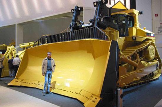 Caterpillar là hãng sản xuất máy đào xúc của Mỹ.