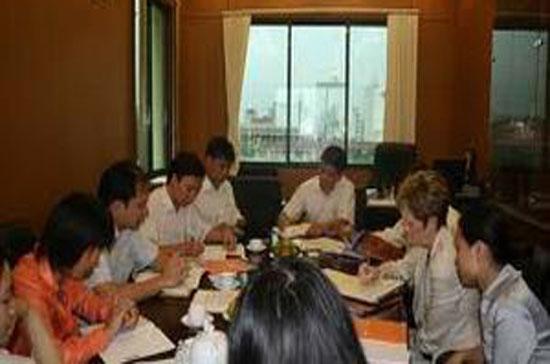 Tổ Thư ký Hội đồng tư vấn cải cách hành chính của Chính phủ làm việc với Hội doanh nghiệp trẻ Việt Nam.