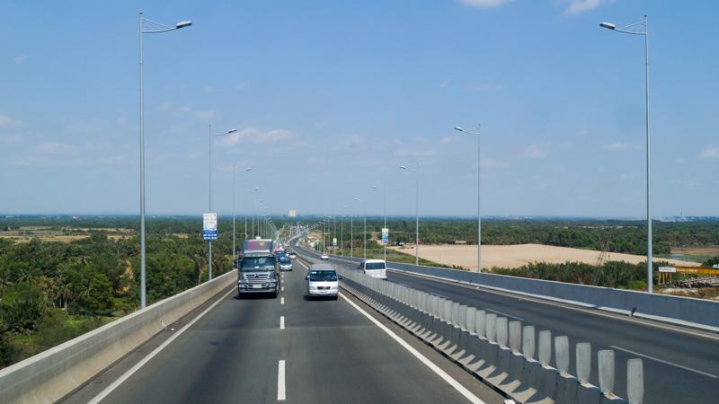 Đường cao tốc đoạn qua cầu Long Thành