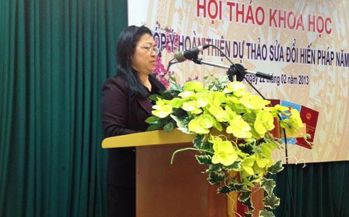 TS. Nguyễn Thị Hồi trình bày tham luận tại hội thảo - Ảnh: N.H.<br>