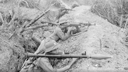 Chiến sĩ Đại đội 3, Tiểu đoàn 1, Đoàn H54 bộ đội địa phương tỉnh Hoàng Liên Sơn dũng cảm giữ chốt, tiêu diệt hàng trăm tên địch trong ngày 17/2/1979 - Ảnh: TTXVN.