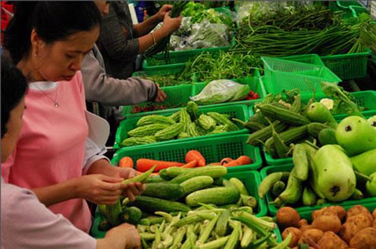 Giá các mặt hàng thực phẩm tươi sống như các loại thịt, thủy sản, rau củ quả tăng mạnh trong nửa đầu tháng 7.
