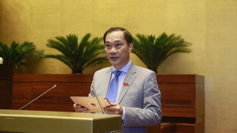 Chủ nhiệm Uỷ ban Kinh tế Vũ Hồng Thanh trình bày báo cáo tiếp thu, giải trình dự án luật - Ảnh: Quang Phúc. 