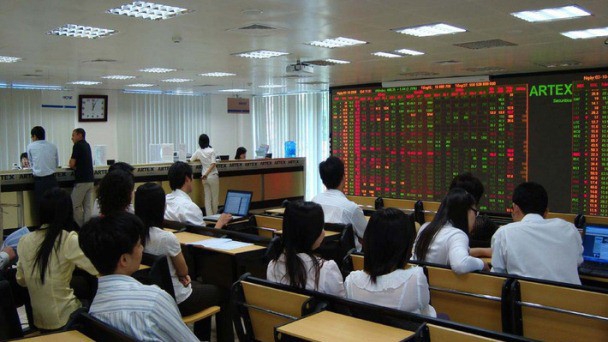 Một loạt các cổ phiếu trong rổ VN30 bị nhà đầu tư nước ngoài bán tháo.